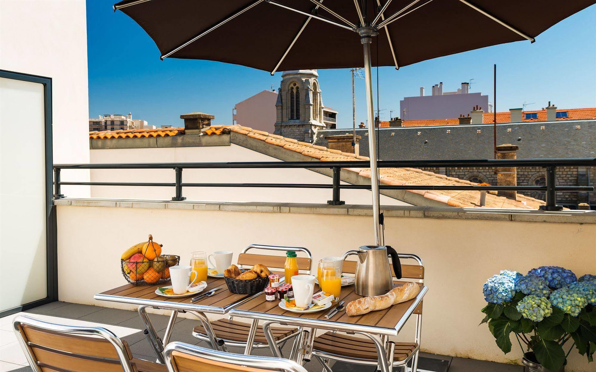 Lagrange Vacances Les Patios Eugenie Biarritz Exterior foto
