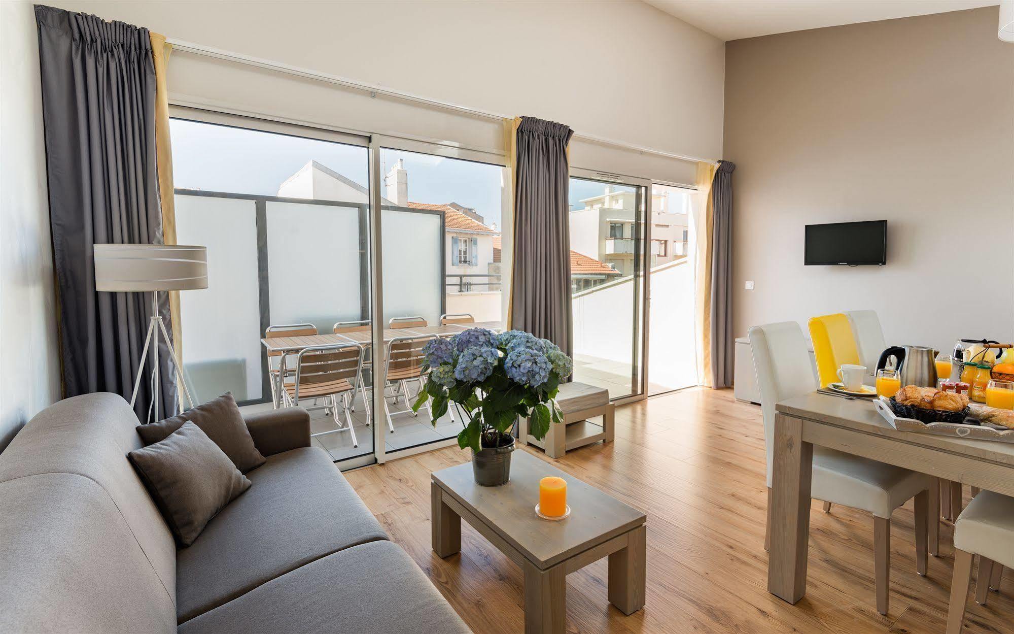 Lagrange Vacances Les Patios Eugenie Biarritz Exterior foto